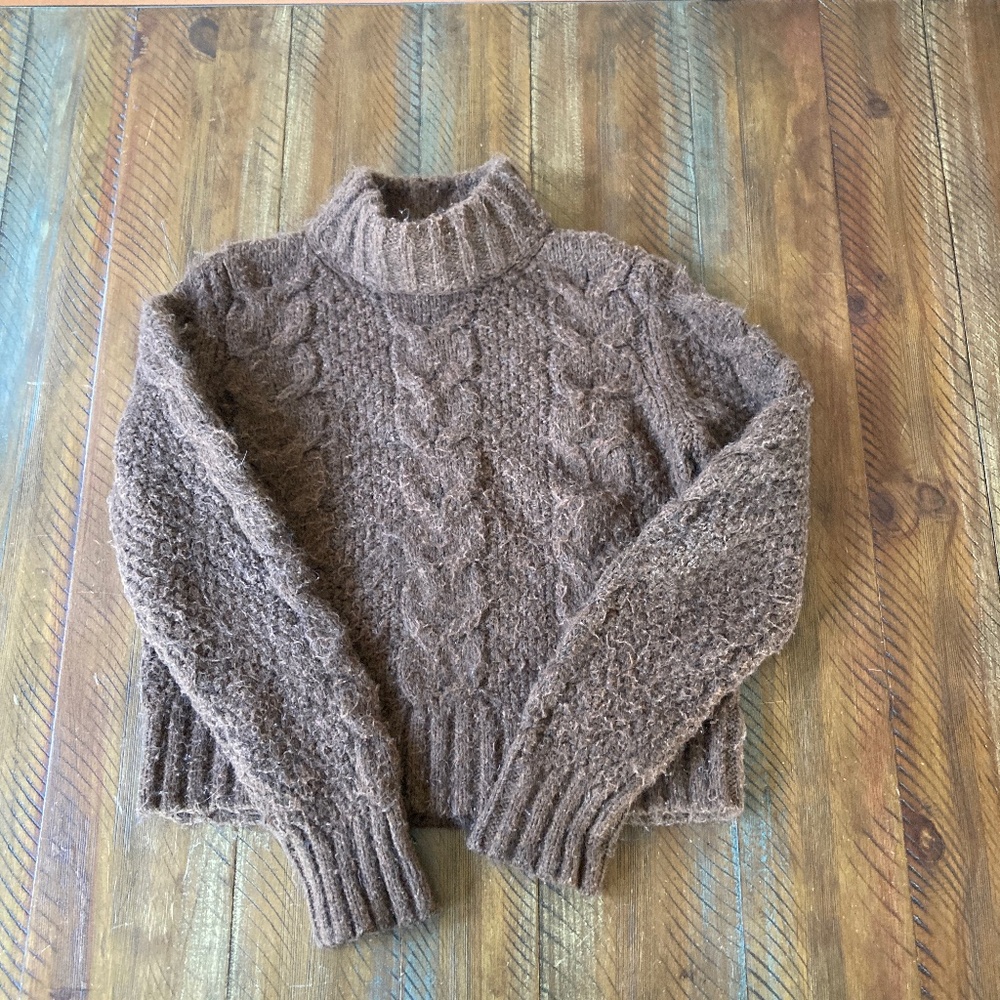 Women’s American Women’s American Eagle Chunky Brown Crew Neck Sweater Medium